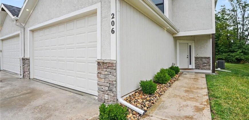 206 Walker Street, Smithville, MO 64089
