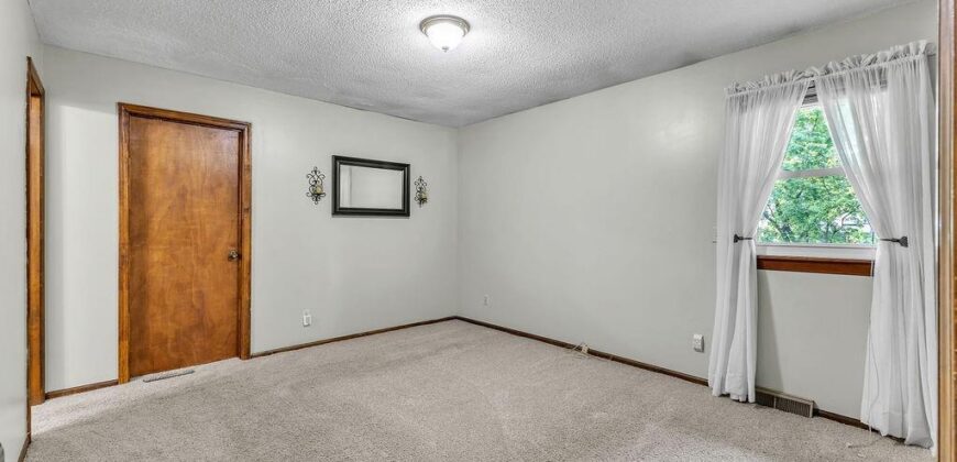 7001 N Highland Avenue, Kansas City, MO 64118