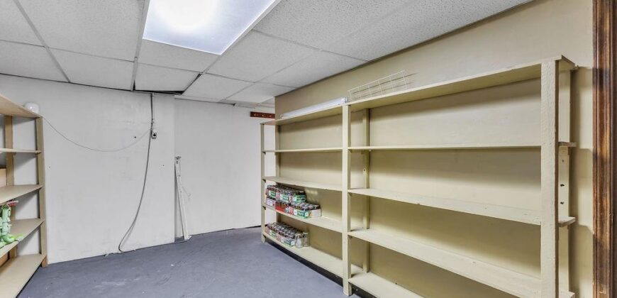 7001 N Highland Avenue, Kansas City, MO 64118