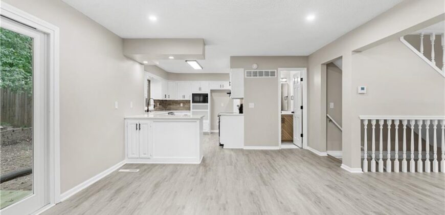 7232 N Monroe Avenue, Gladstone, MO 64119