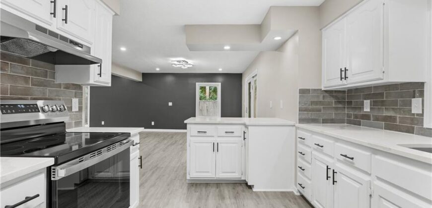 7232 N Monroe Avenue, Gladstone, MO 64119
