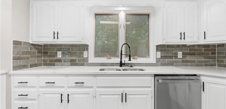 7232 N Monroe Avenue, Gladstone, MO 64119