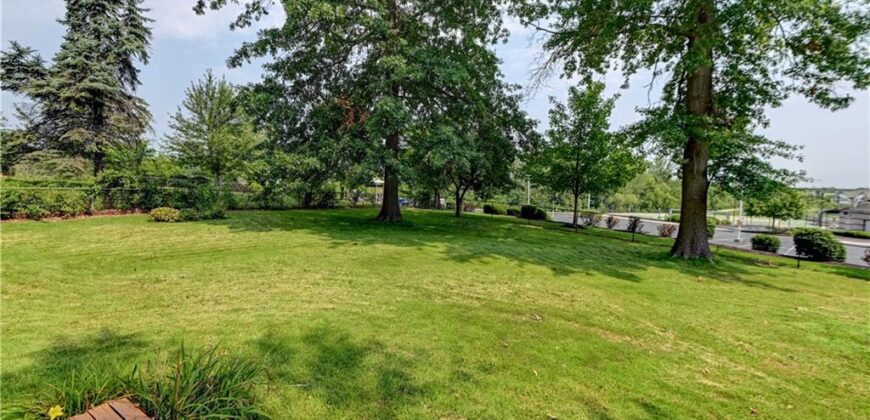 8717 Old Stagecoach Road, Kansas City, MO 64154