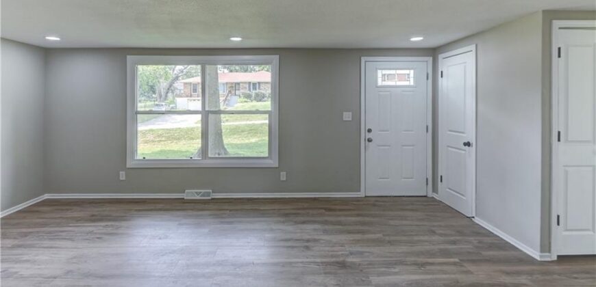 8717 Old Stagecoach Road, Kansas City, MO 64154