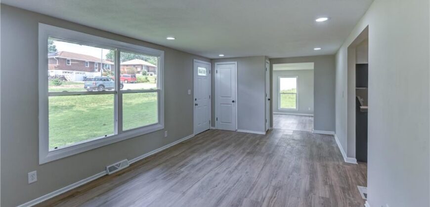 8717 Old Stagecoach Road, Kansas City, MO 64154