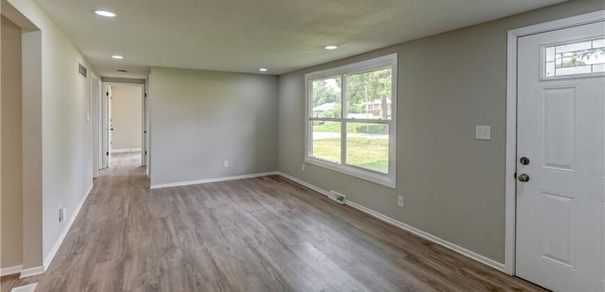 8717 Old Stagecoach Road, Kansas City, MO 64154