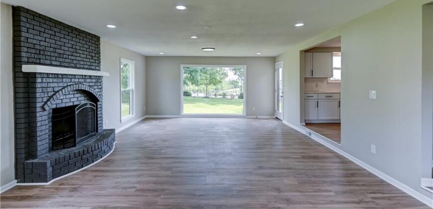 8717 Old Stagecoach Road, Kansas City, MO 64154