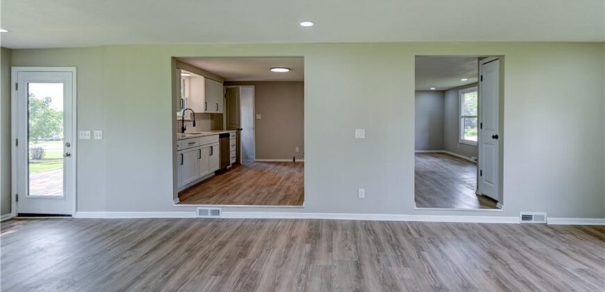 8717 Old Stagecoach Road, Kansas City, MO 64154