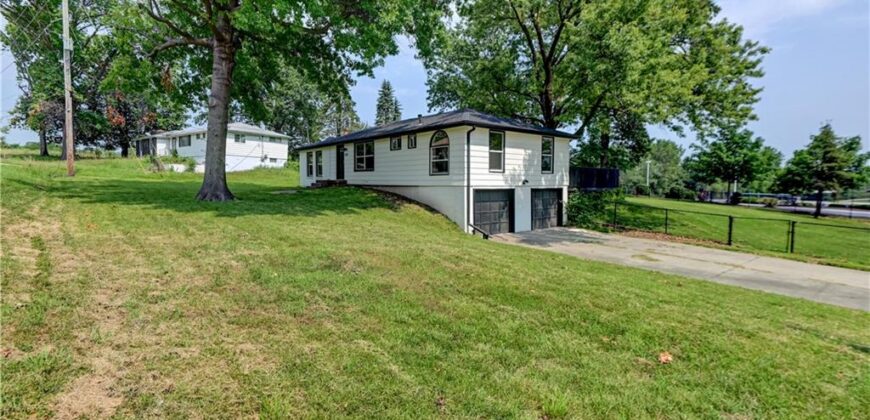 8717 Old Stagecoach Road, Kansas City, MO 64154