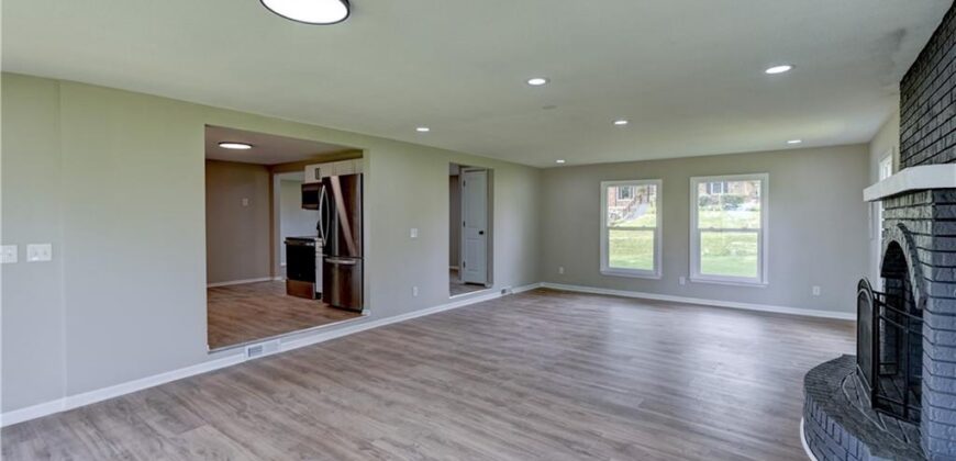 8717 Old Stagecoach Road, Kansas City, MO 64154