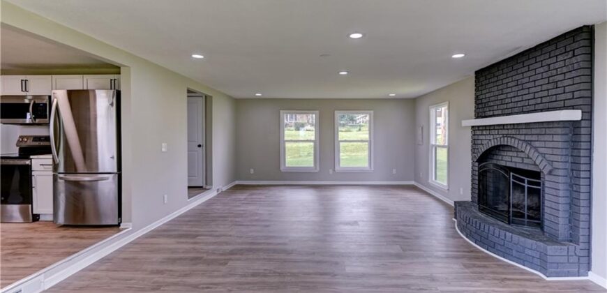 8717 Old Stagecoach Road, Kansas City, MO 64154