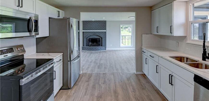 8717 Old Stagecoach Road, Kansas City, MO 64154