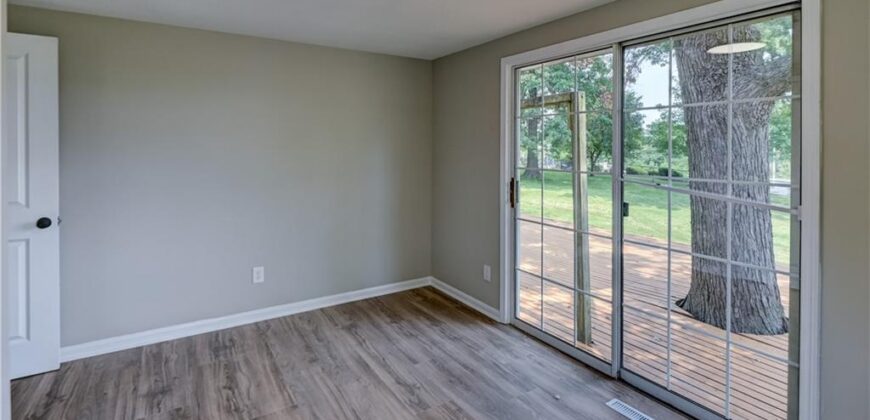 8717 Old Stagecoach Road, Kansas City, MO 64154