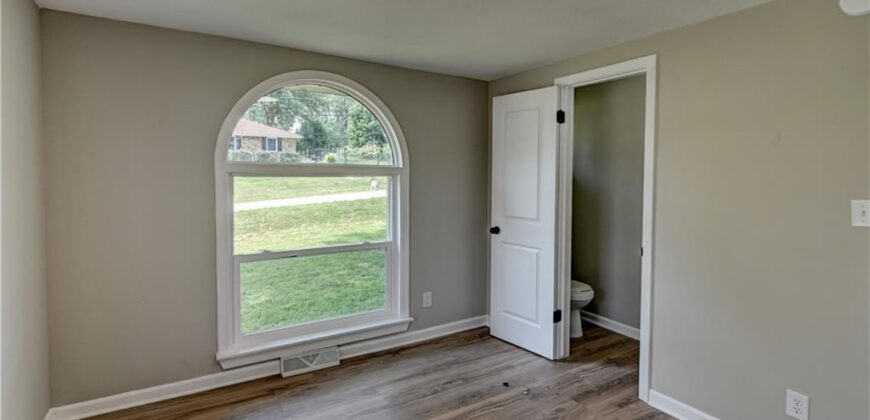 8717 Old Stagecoach Road, Kansas City, MO 64154