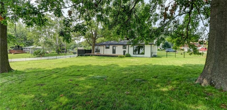 8717 Old Stagecoach Road, Kansas City, MO 64154