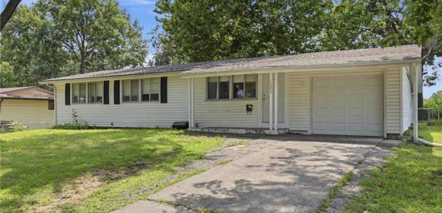 1803 NE 57th Street, Gladstone, MO 64118