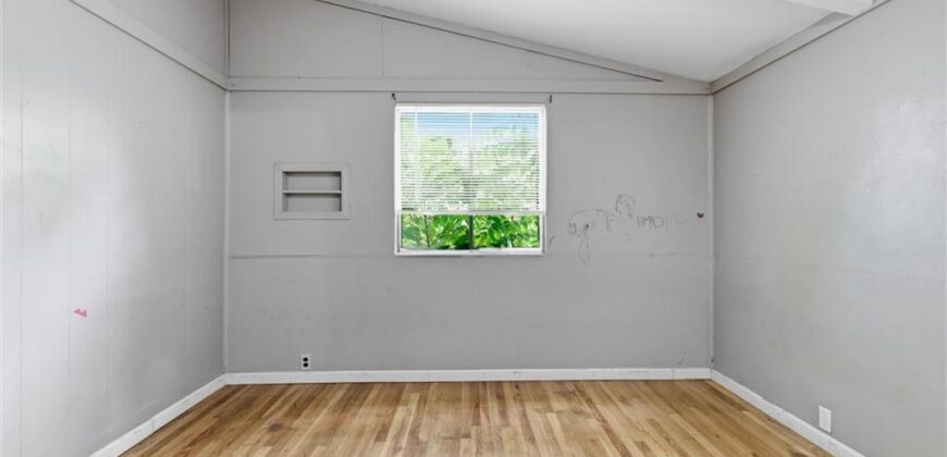 1803 NE 57th Street, Gladstone, MO 64118