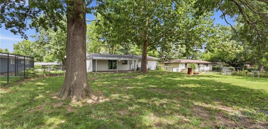 1803 NE 57th Street, Gladstone, MO 64118