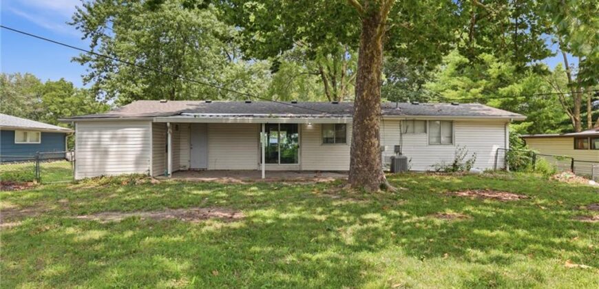 1803 NE 57th Street, Gladstone, MO 64118