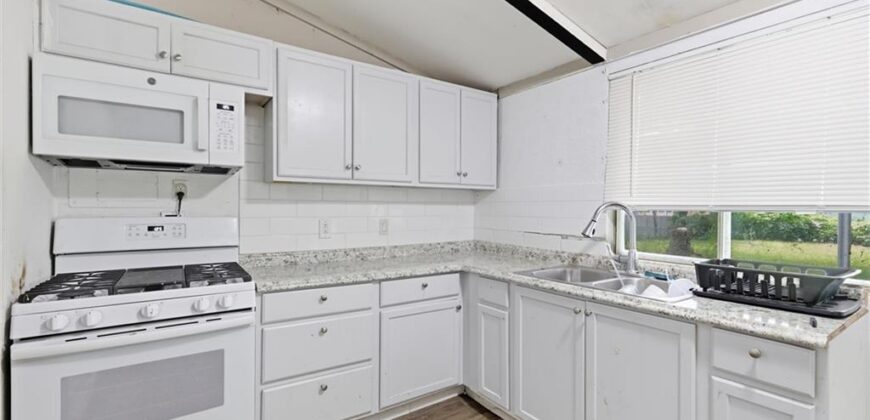 1803 NE 57th Street, Gladstone, MO 64118