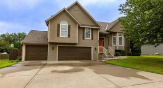 9918 N Highland Place, Kansas City, MO 64155