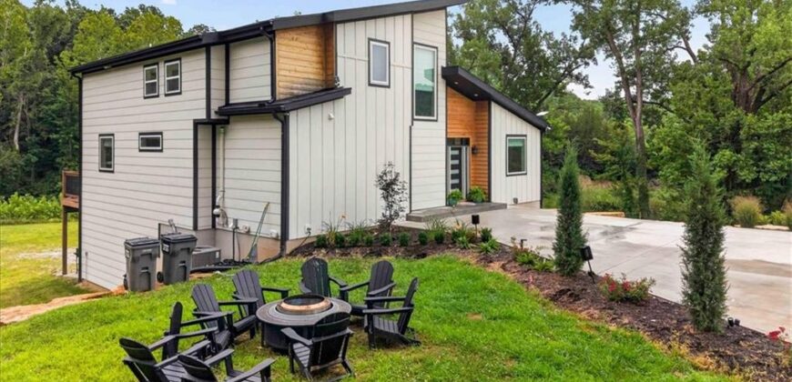 8395 NW Baker Circle, Kansas City, MO 64153