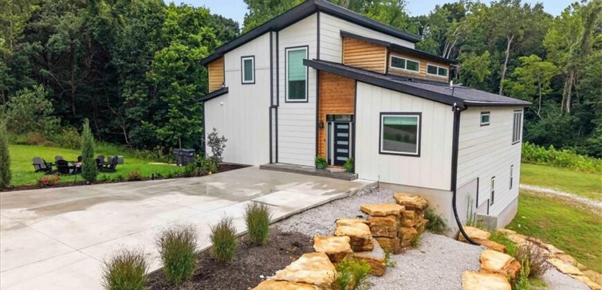 8395 NW Baker Circle, Kansas City, MO 64153