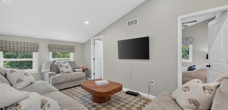 8395 NW Baker Circle, Kansas City, MO 64153