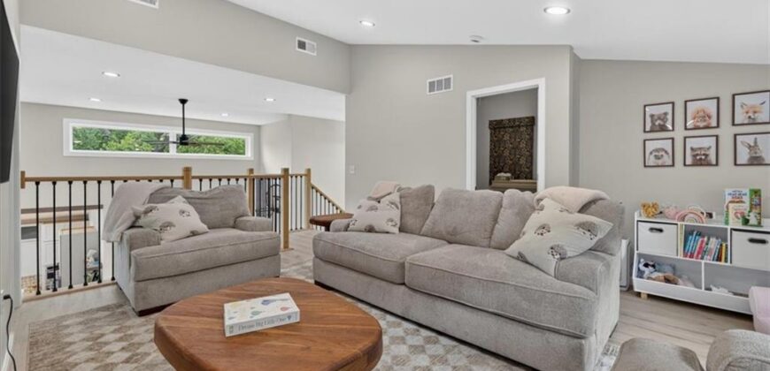 8395 NW Baker Circle, Kansas City, MO 64153