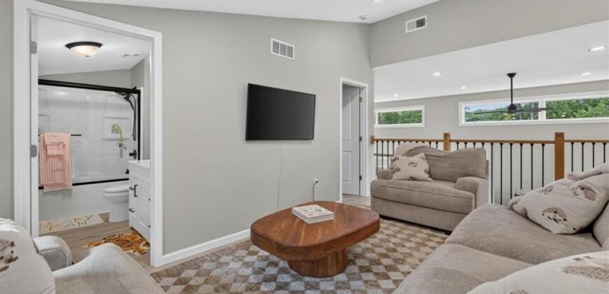 8395 NW Baker Circle, Kansas City, MO 64153