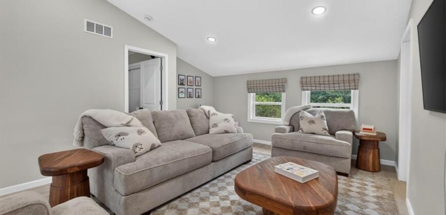 8395 NW Baker Circle, Kansas City, MO 64153
