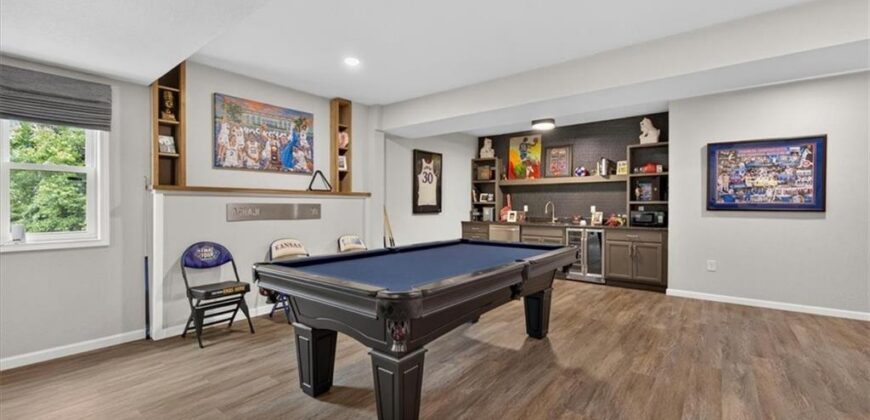 8395 NW Baker Circle, Kansas City, MO 64153