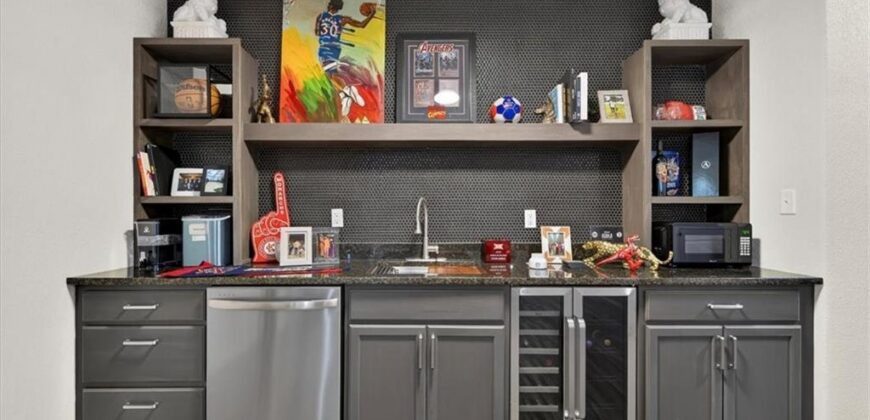 8395 NW Baker Circle, Kansas City, MO 64153