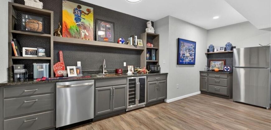 8395 NW Baker Circle, Kansas City, MO 64153