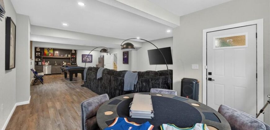 8395 NW Baker Circle, Kansas City, MO 64153