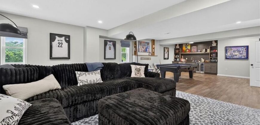8395 NW Baker Circle, Kansas City, MO 64153