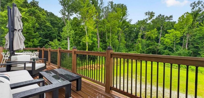 8395 NW Baker Circle, Kansas City, MO 64153