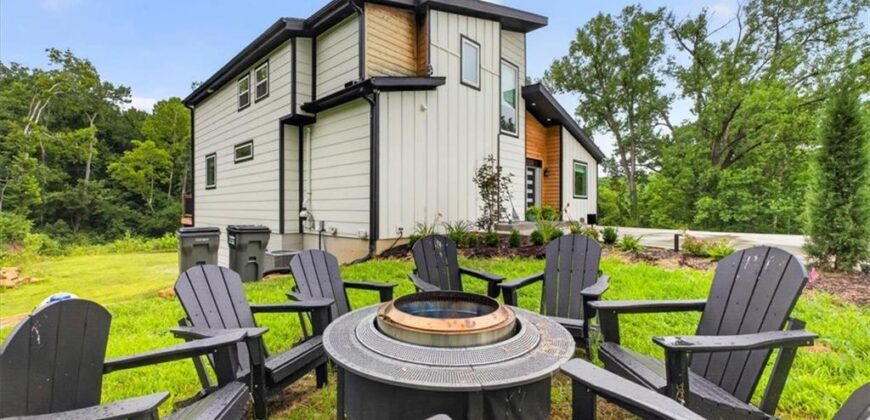 8395 NW Baker Circle, Kansas City, MO 64153