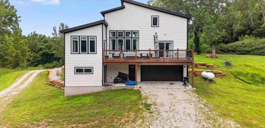 8395 NW Baker Circle, Kansas City, MO 64153