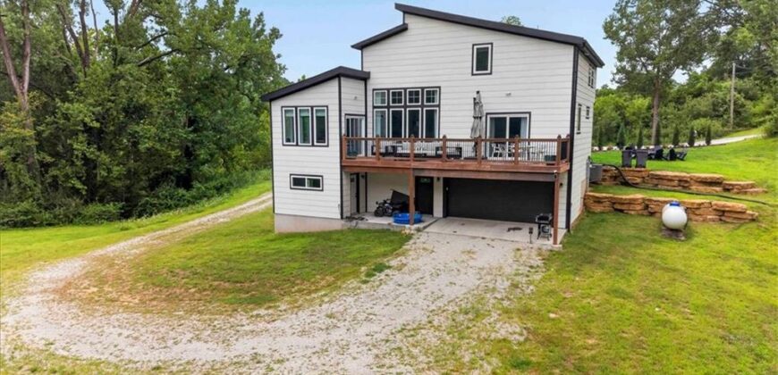 8395 NW Baker Circle, Kansas City, MO 64153