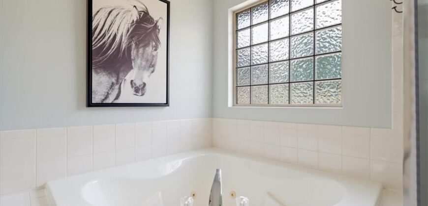 1511 Honeysuckle Drive, Liberty, MO 64068