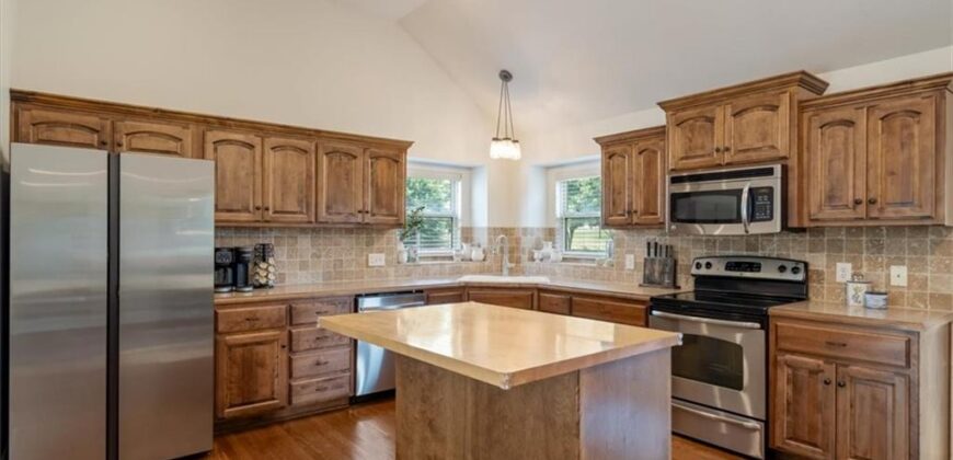 1511 Honeysuckle Drive, Liberty, MO 64068