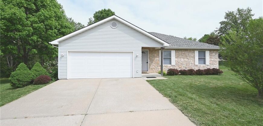 14 Sandi Circle, Dearborn, MO 64439