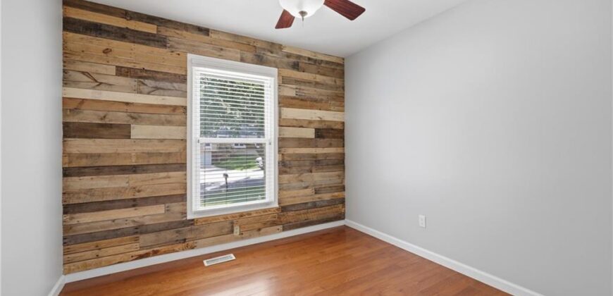 7832 N GARFIELD Avenue, Kansas City, MO 64118