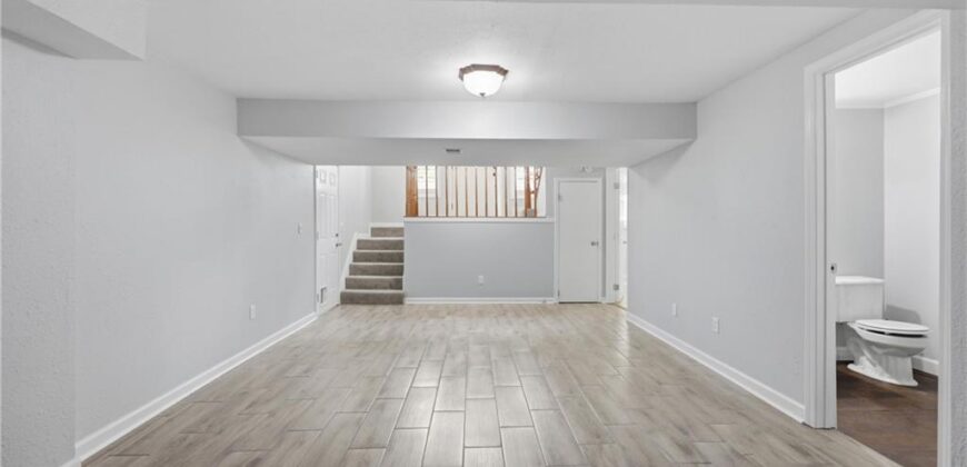 7832 N GARFIELD Avenue, Kansas City, MO 64118