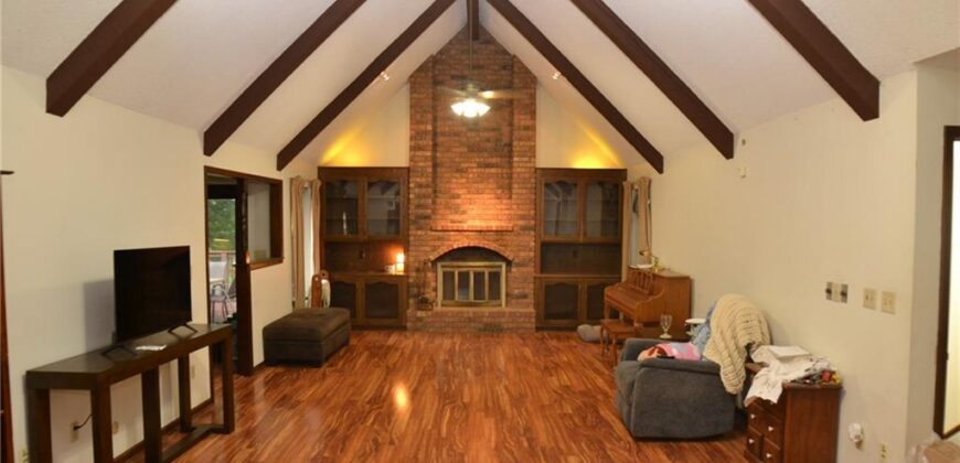 8001 N Lydia Avenue, Kansas City, MO 64118