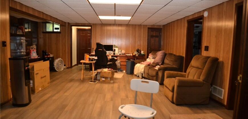 8001 N Lydia Avenue, Kansas City, MO 64118