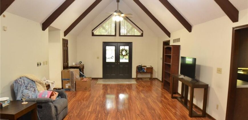 8001 N Lydia Avenue, Kansas City, MO 64118