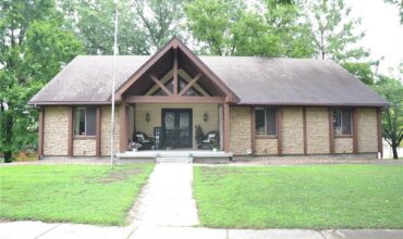 8001 N Lydia Avenue, Kansas City, MO 64118