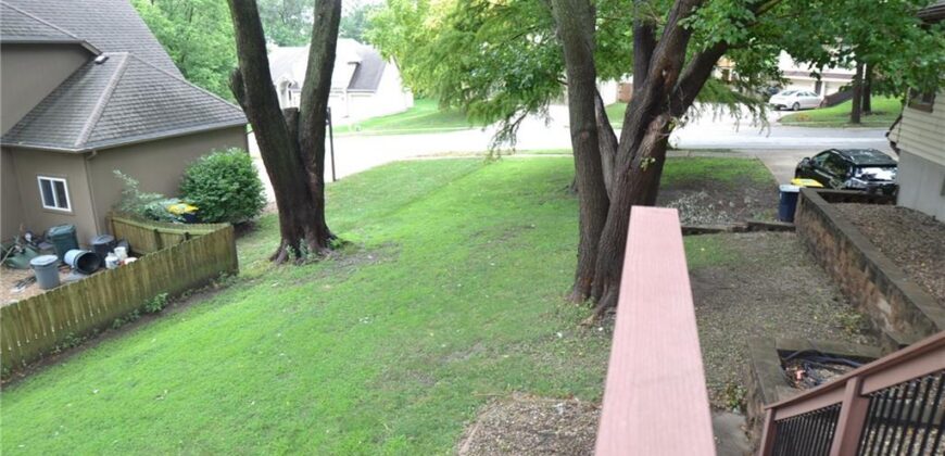8001 N Lydia Avenue, Kansas City, MO 64118